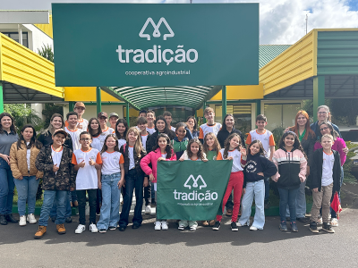cooperativa-tradicao-recebe-alunos-do-programa-cooper-junior-para-visita-tecnica