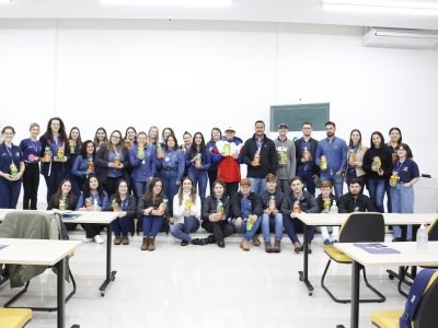 jovens-aprendizes-participam-de-um-encontro-de-socializacao-com-monitores-e-outros-colegas