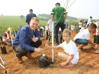 coopertradicao-comemora-o-dia-da-Arvore-com-distribuicao-de-mudas-nativas