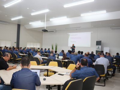 colaboradores-da-coopertradicao-debatem-sobre-campanha-de-antecipacao-de-negocios