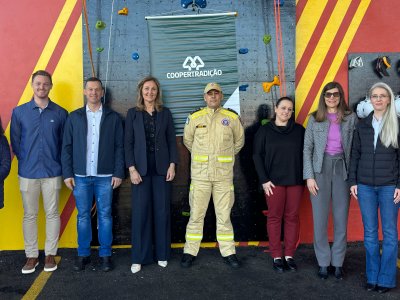coopertradicao-apoia-corpo-de-bombeiros-com-novo-muro-de-escalada-aprimorando-treinamentos
