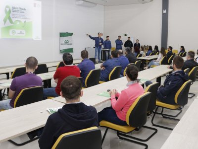 abril-verde-coopertradiccedilatildeo-promove-campanha-sobre-seguranccedila-no-trabalho