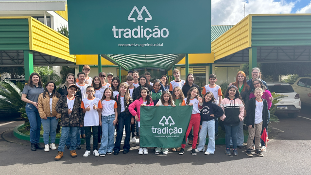 cooperativa-tradicao-recebe-alunos-do-programa-cooper-junior-para-visita-tecnica