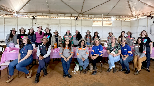 coopertradicao-realiza-evento-em-comemoracao-ao-outubro-rosa-na-nova-industria-de-soja