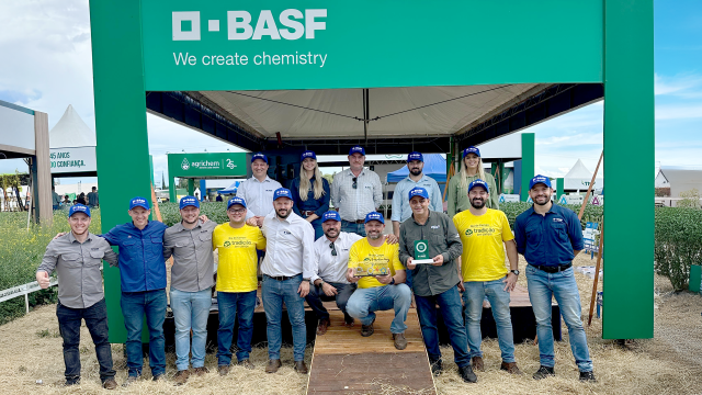 cooperativa-tradicao-recebe-trofeu-seed-solution-da-basf
