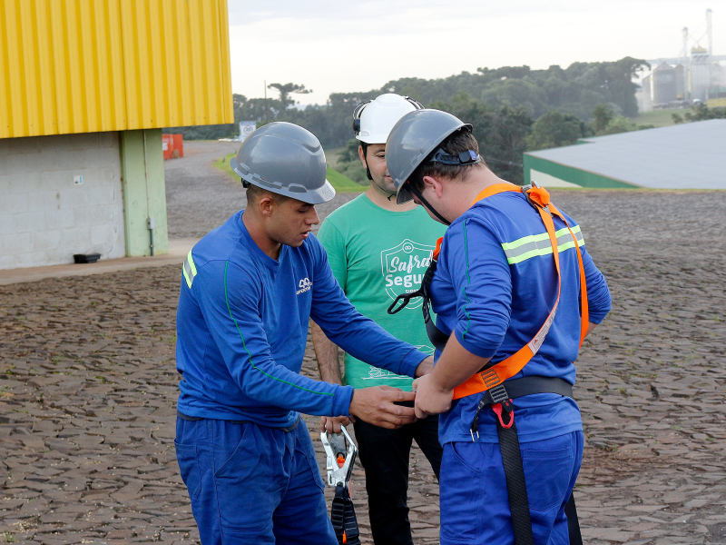 Coopertradi��o promove treinamento sobre NRs para colaboradores 