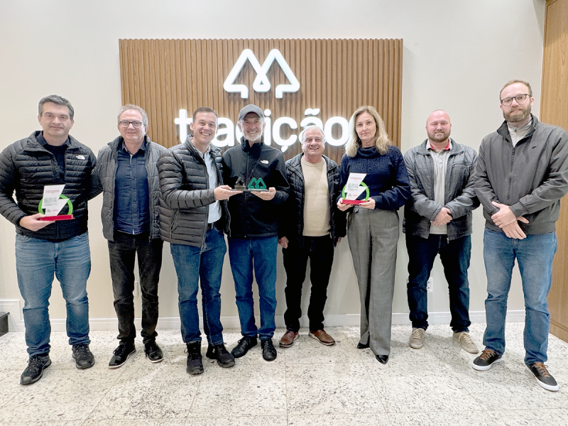 Patoeste e Cooperativa Tradi��o d�o sequ�ncia na obra da Ind�stria de Soja