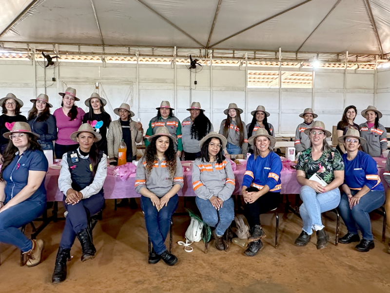 Coopertradi��o realiza evento em comemora��o ao Outubro Rosa na Nova Ind�stria de Soja