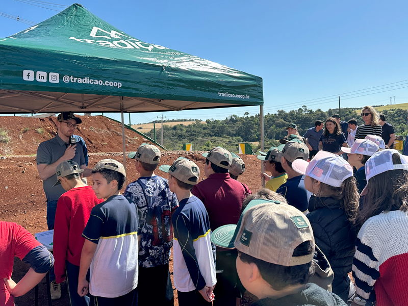 Cooperativa Tradi��o lan�a projeto do Viveiro Tradi��o