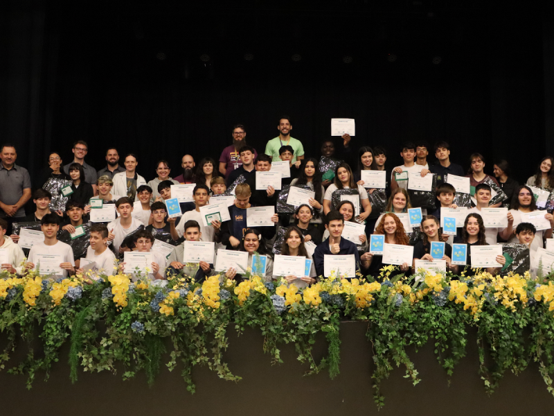 Cooperativa Tradi��o realiza a formatura da 1� turma do Cooper Jovem em Pato Branco