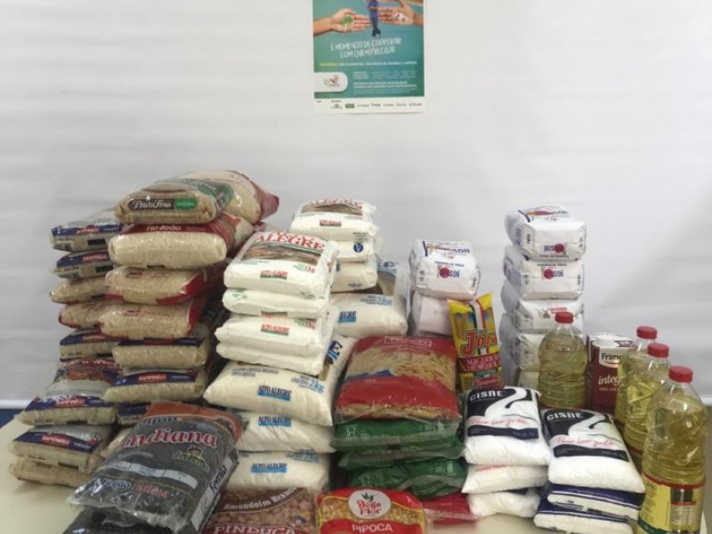 DIA C: Cooperativas de Pato Branco promovem arrecada��o de alimentos