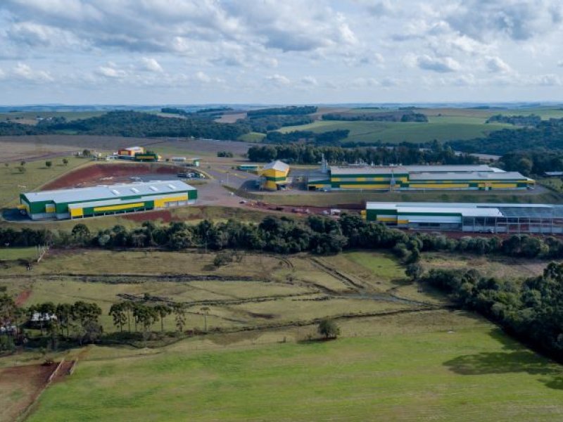 Tratamento de Sementes da Coopertradi��o trata mais de 365.000 sacas de sementes 