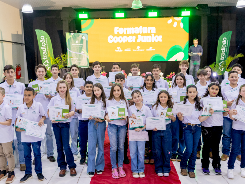 Cooperativa Tradi��o forma a 1� turma do programa Cooper J�nior em Cand�i-PR