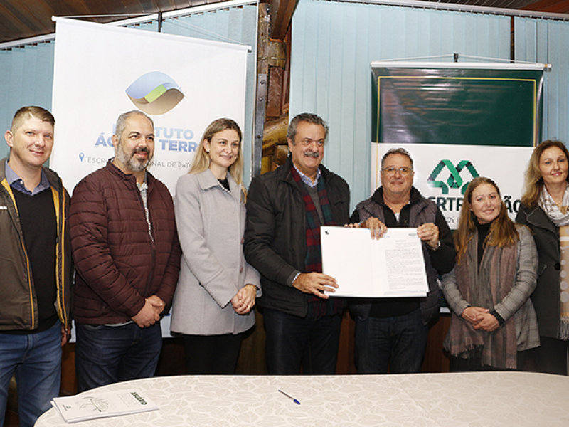 Coopertradi��o e IAT assinam plano de reformas para amplia��o do Viveiro Florestal de Pato Branco