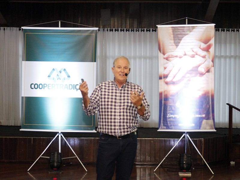 Coopertradi��o apresenta resultados em pr�-assembleias e Assembleia Geral