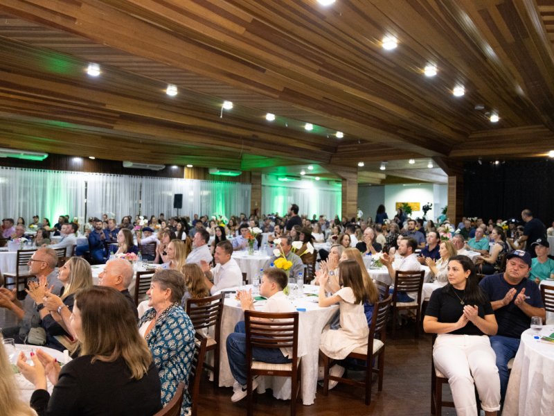 Cooperativa Tradi��o re�ne mais de 300 cooperados em palestra sobre Sucess�o Familiar