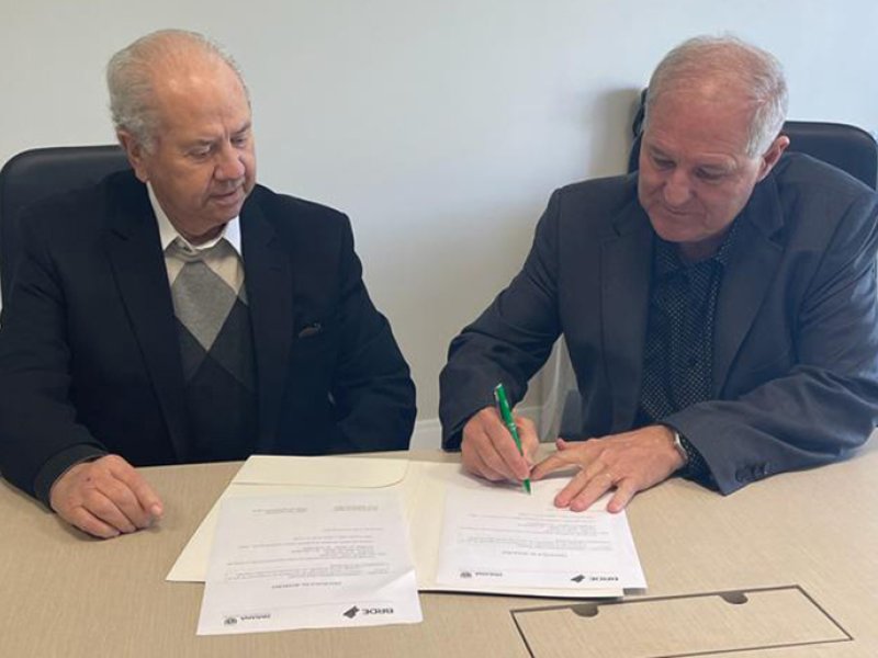 BRDE e Coopertradi��o assinam protocolo de inten��es em Pato Branco