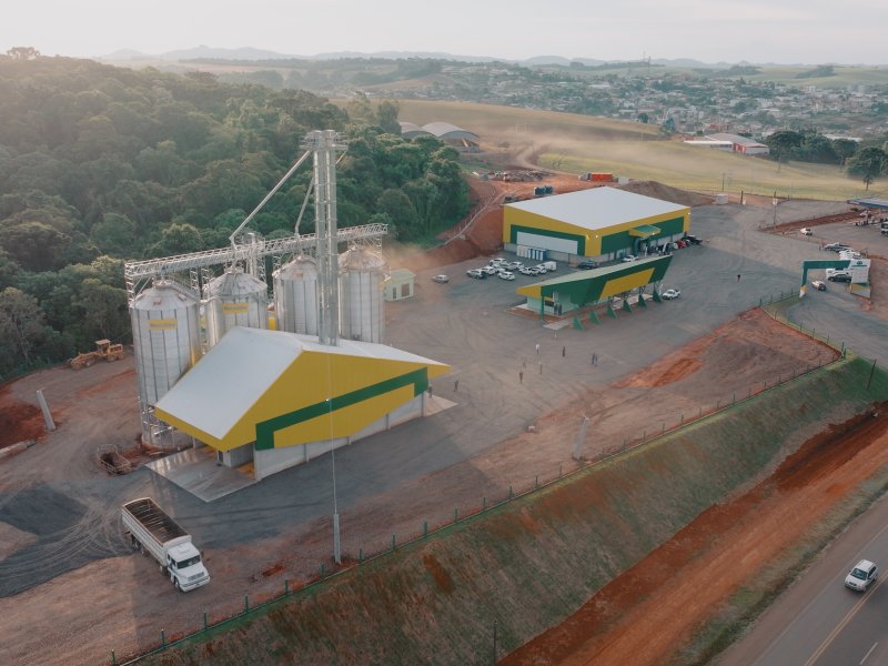 Coopertradi��o inaugura unidade de recebimento de gr�os em Mari�polis 