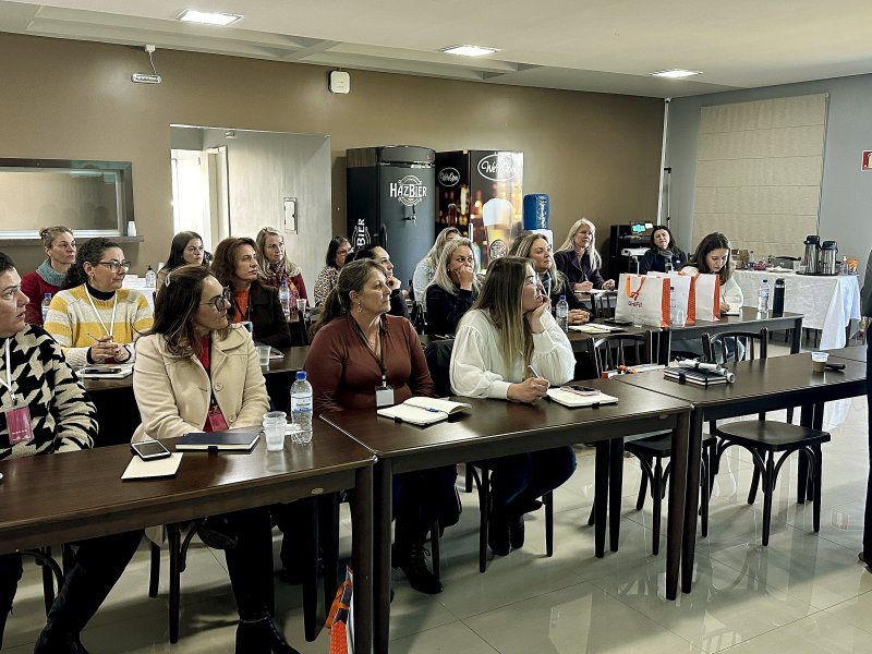 Coopertradi��o empodera mulheres com programa de lideran�a feminina