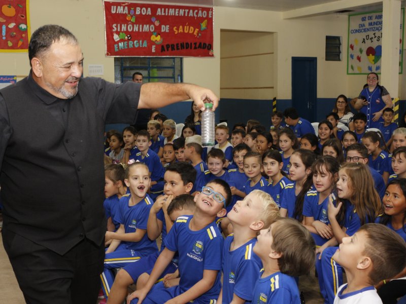 Coopertradi��o celebra Junho Verde com espet�culo de m�gica