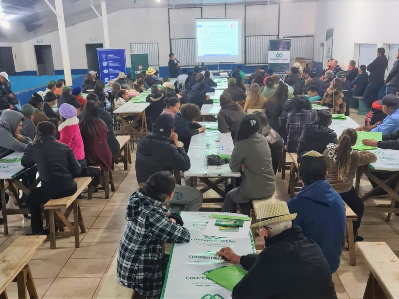 Coopertradi��o realiza encontro para produtores da agricultura familiar em Cand�i