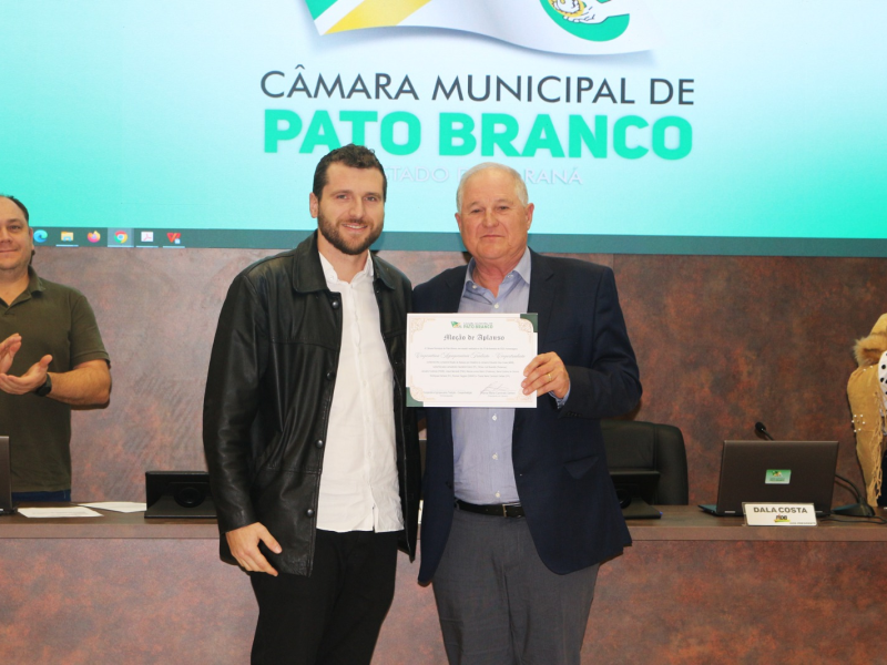 Coopertradi��o recebe mo��o de aplausos pelos 20 anos de hist�ria 