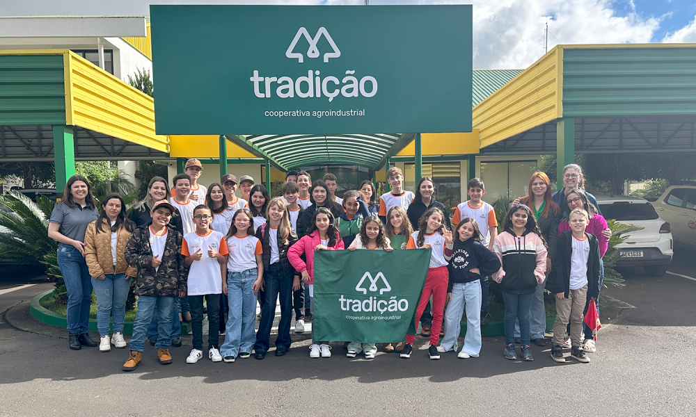 Cooperativa Tradi��o recebe alunos do programa Cooper Junior para visita t�cnica 
