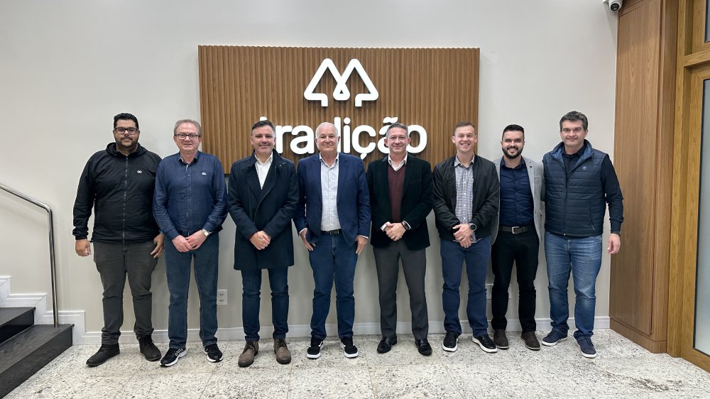 Cooperativa Tradi��o recebe executivos da Schneider Electric 