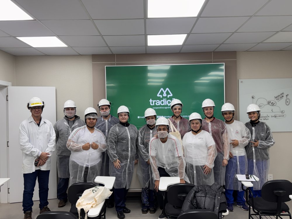 Tradi��o Moinho recebe estudantes para visita t�cnica 