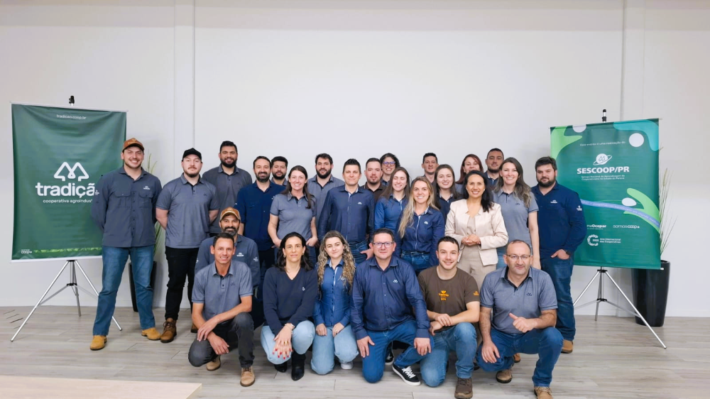 Cooperativa Tradi��o encerra curso de desenvolvimento de lideran�as