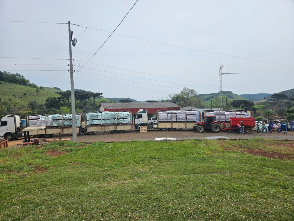Unidade da Coopertradi��o em Cand�i participa do Programa Campo Forte
